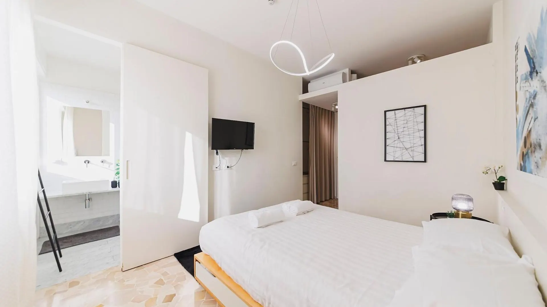 Luminoso Apt In Porta Venezia Milan Apartment